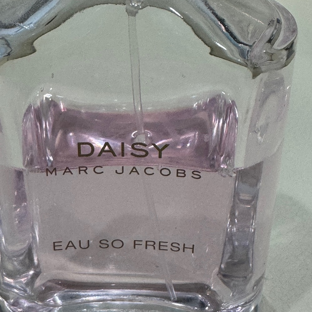 Marc Jacobs Daisy Eau So Fresh Perfume
